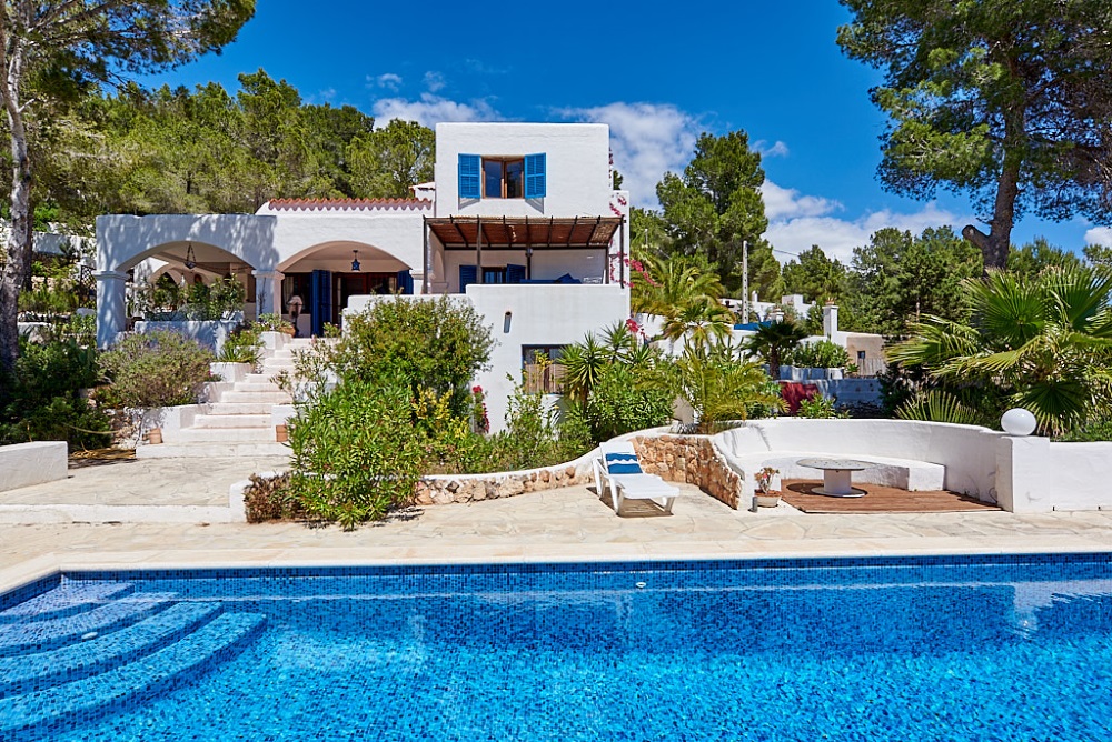 Traditional villa for sale near Cala Salada, Ibiza.
