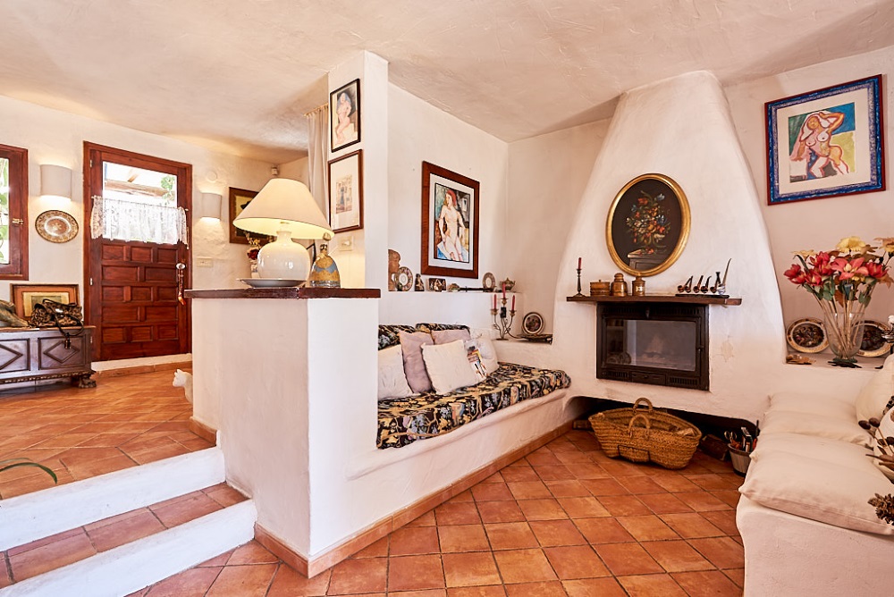 Traditional villa for sale near Cala Salada, Ibiza.