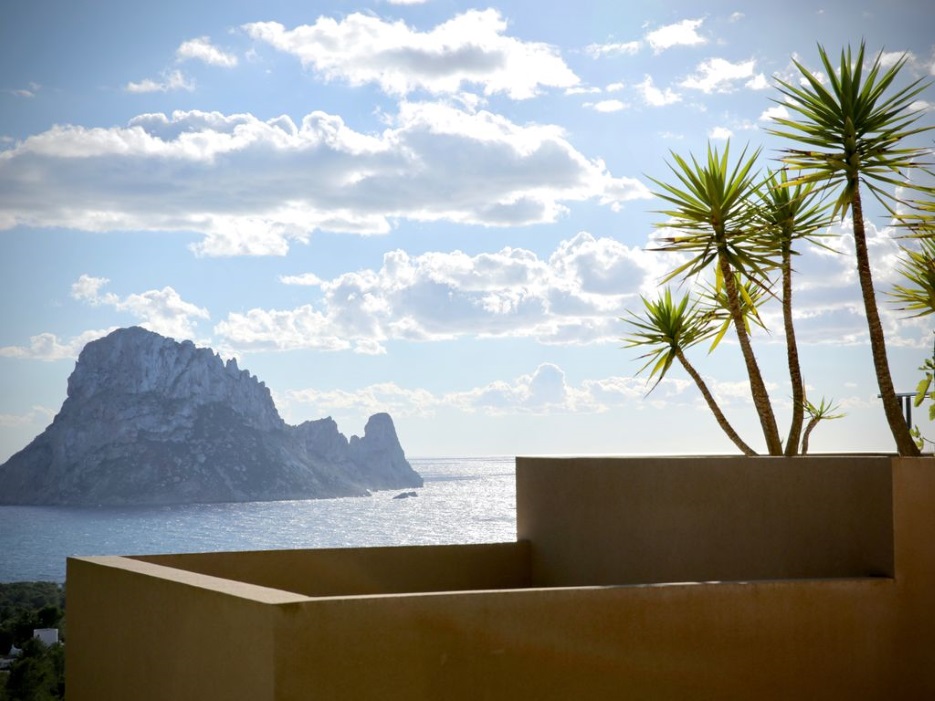 Beautiful large 4 bedroom apartment for sale in Cala Carbo, Ibiza.
