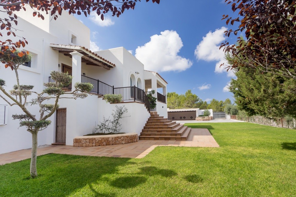 Large 4 bedroom house with rental license close to the beaches of Cala Bassa and Cala Conta, Ibiza.