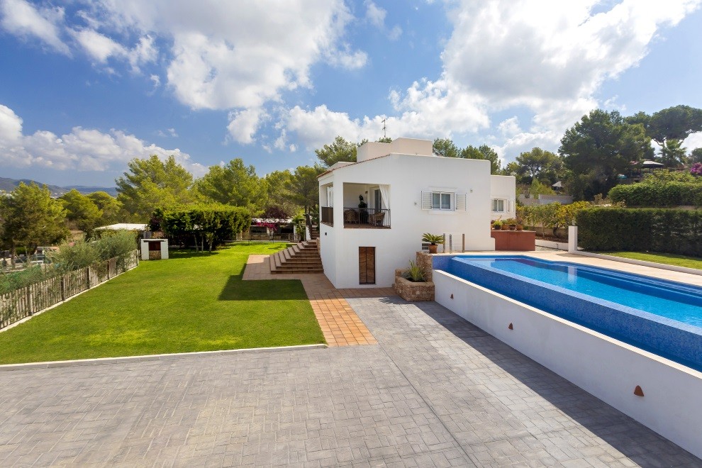 Large 4 bedroom house with rental license close to the beaches of Cala Bassa and Cala Conta, Ibiza.