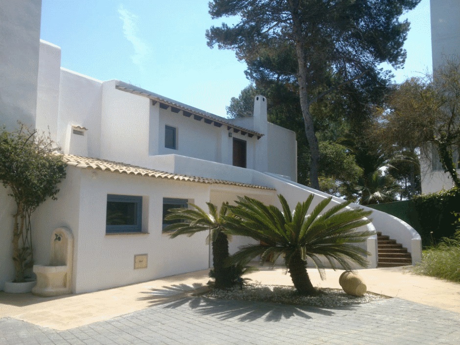 5 bedroom frontline villa for sale in Siesta, Ibiza.
