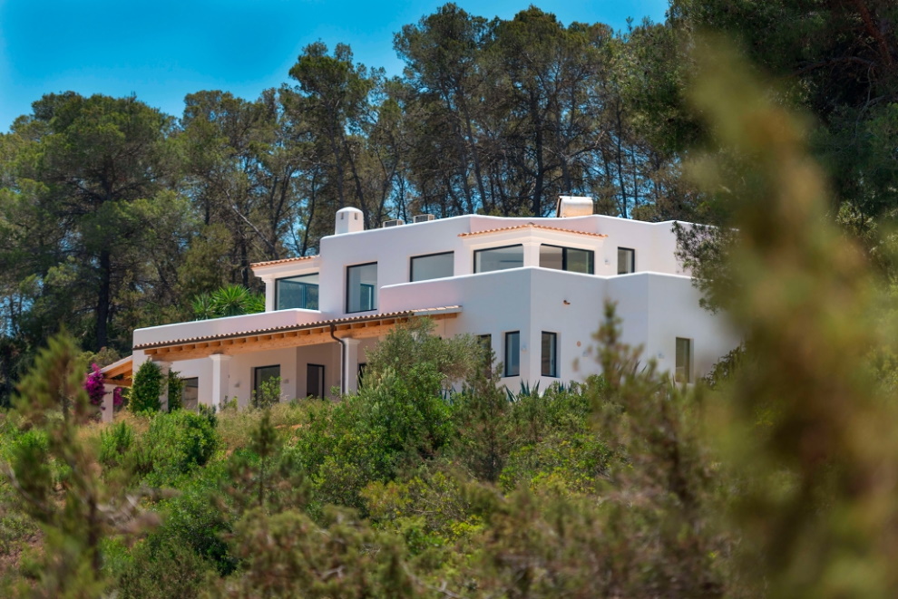 New build large 4 bedroom villa for sale close to Ibiza.