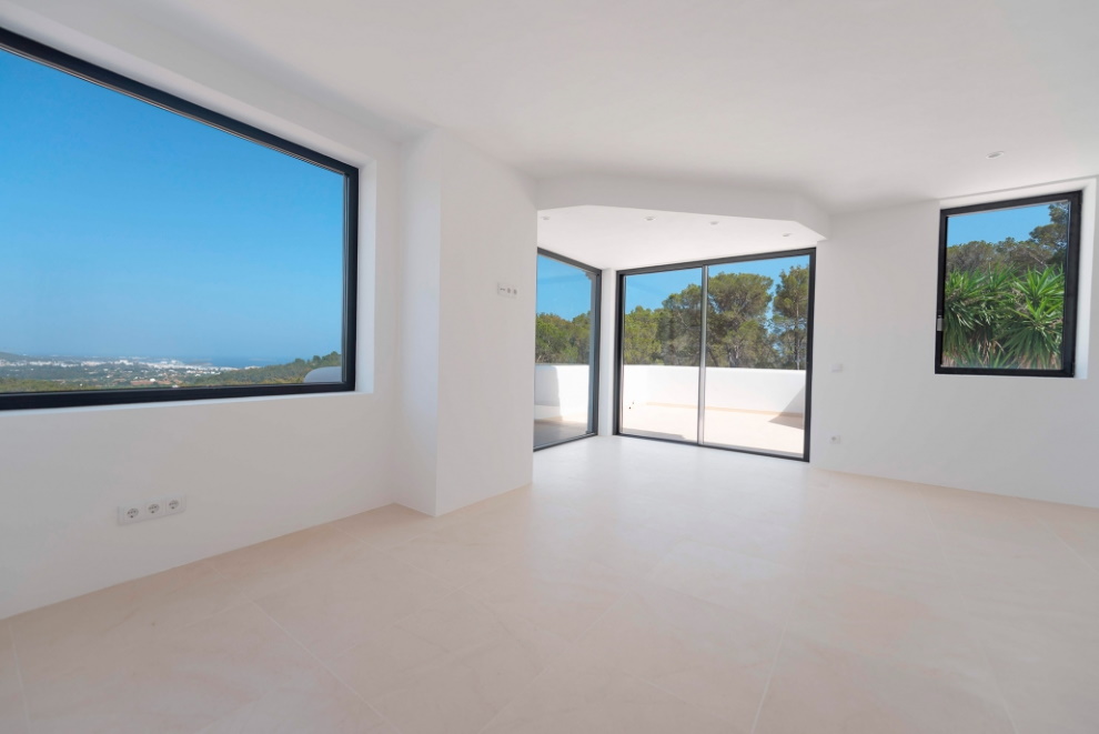 New build large 4 bedroom villa for sale close to Ibiza.