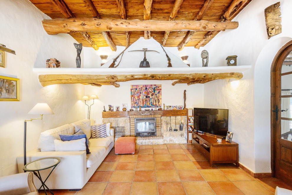 Bright and spacious Ibicencan traditional style villa for sale close to Ibiza Town and Santa Eularia.