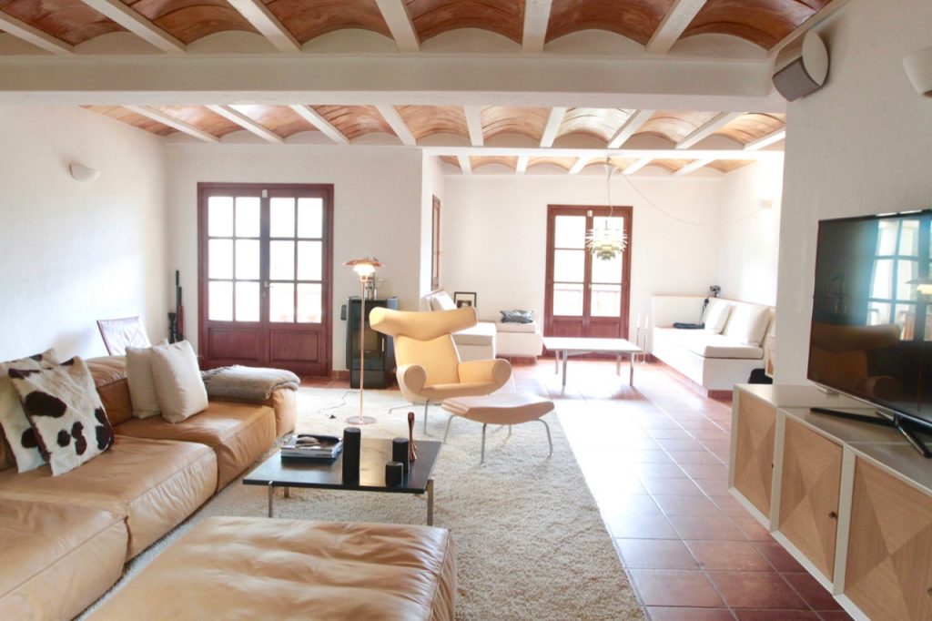Large finca with 7 bedrooms on a large plot with views of the countryside, San Rafael, Ibiza