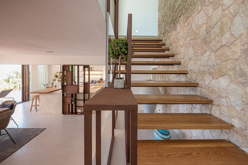 Beautiful 6 bedroom villa with rental license for sale in Cap Martinet, Ibiza