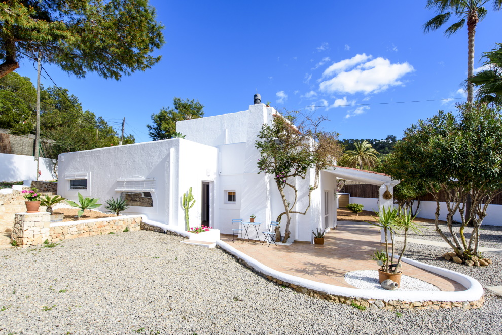 Charming 3 bedroom villa for sale in Salinas, Ibiza, Spain.
