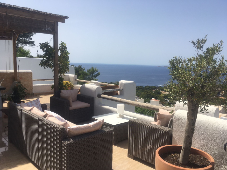 4 bedroom small house for sale in Cala Vadella, Ibiza, Spain.