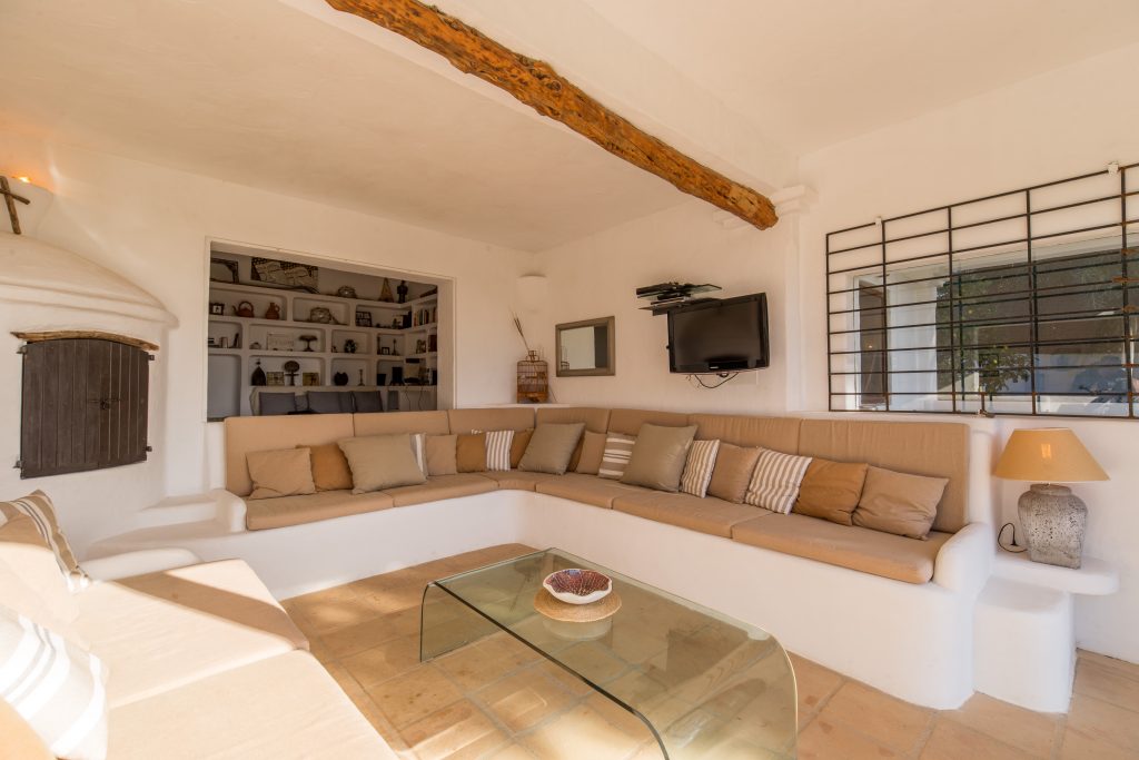 5 bedroom finca for sale near Santa Gertrudis with views to Dalt Vila, Ibiza