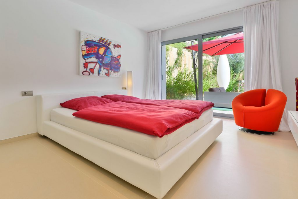 Ibiza Now Real EstateInnenansicht Haupthaus EG Hauptschlafzimmer Mit Zugang Poolterrasse I HD