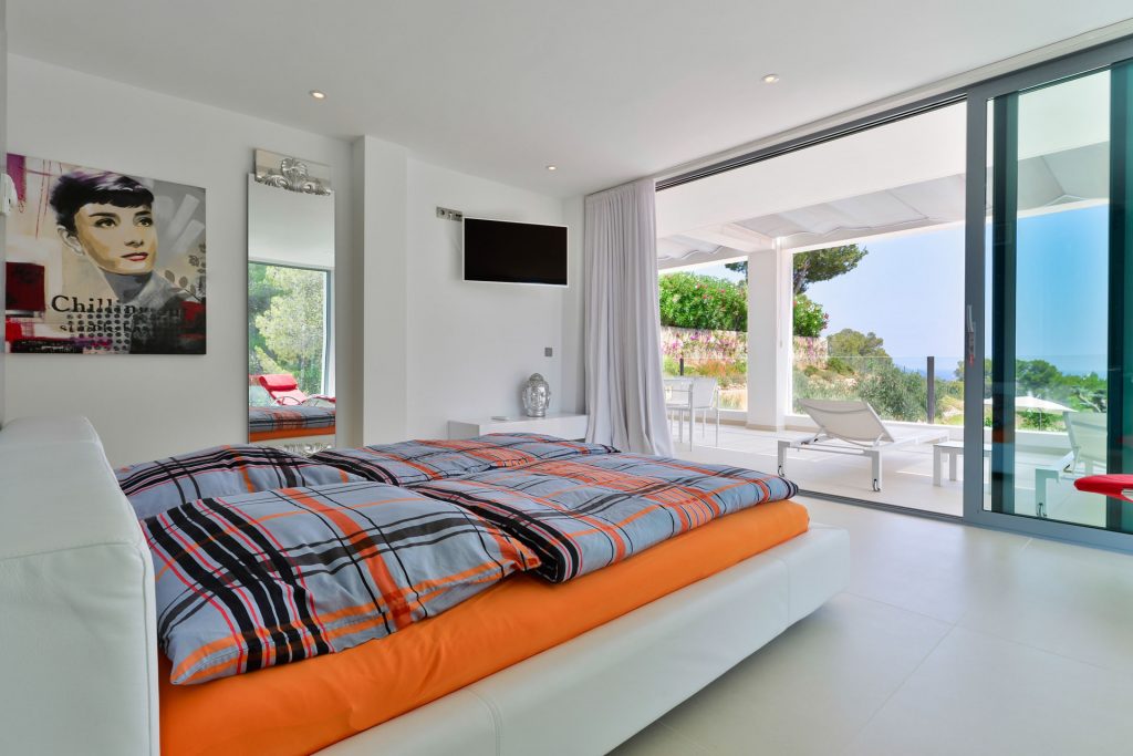 Ibiza Now Real EstateInnenansicht Haupthaus OG Schlafzimmer A I HD