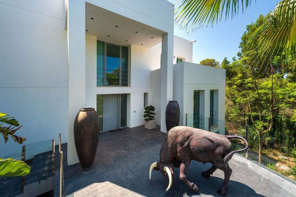 Ibiza Now Real EstateVorderansicht Haupthaus I HD