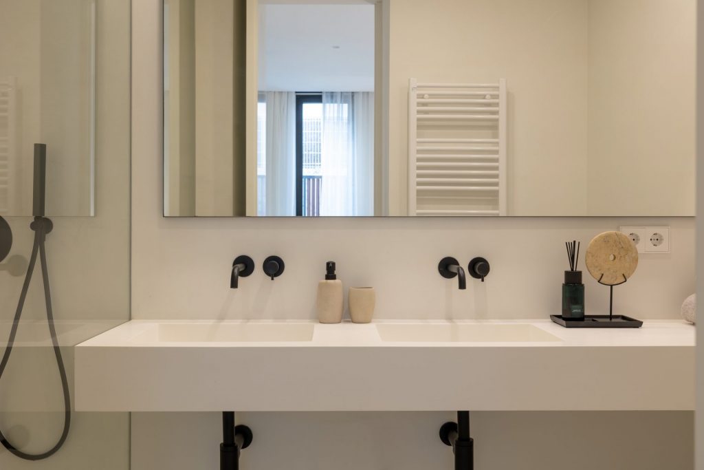Bathroom � 2