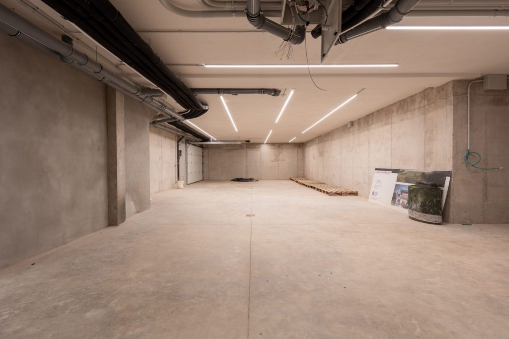 RoyalEstates LaBrise2 25 9 24 54