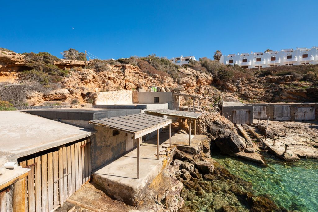 Apartment Cala Tarida With Private Garden10
