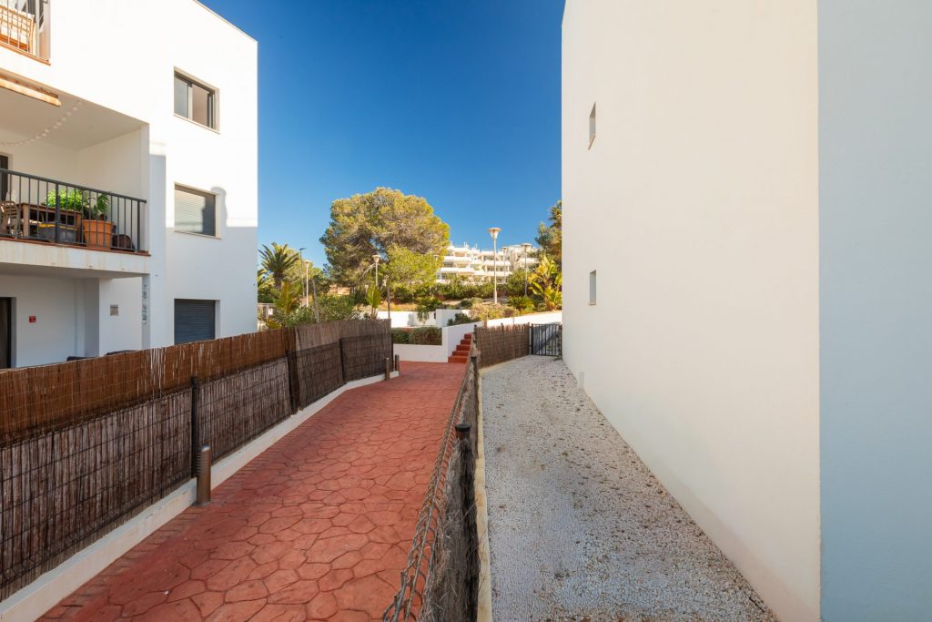 Apartment Cala Tarida With Private Garden18