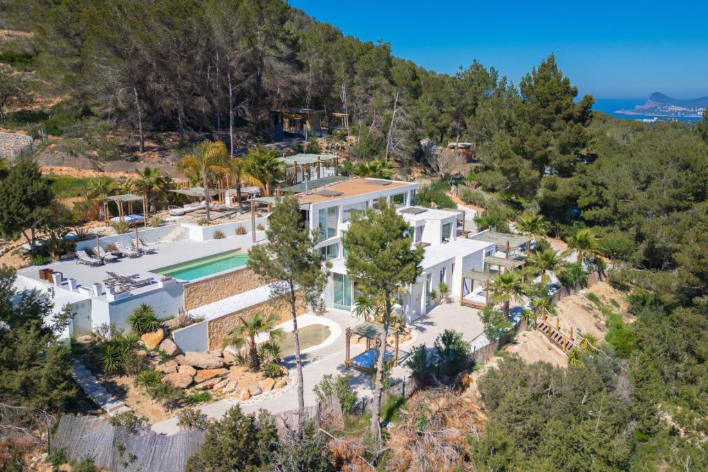 New Wellness Villa With Spa And Pool 01